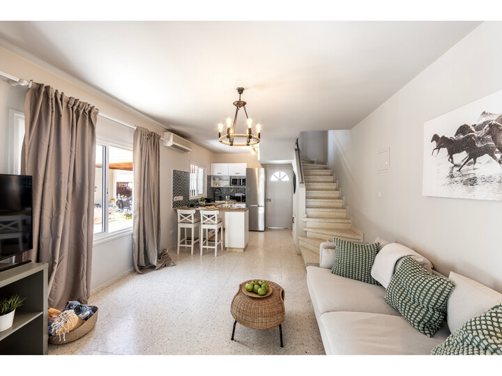 Stylish in the Heart of Perivolia, Larnaca Villa 1402