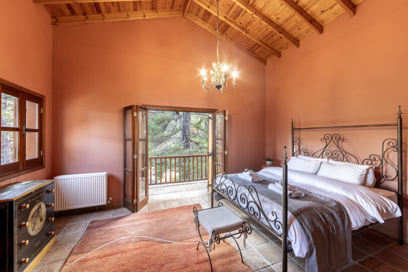 The Enchanting 4 Bedroom Villa in Pedoulas, 1005