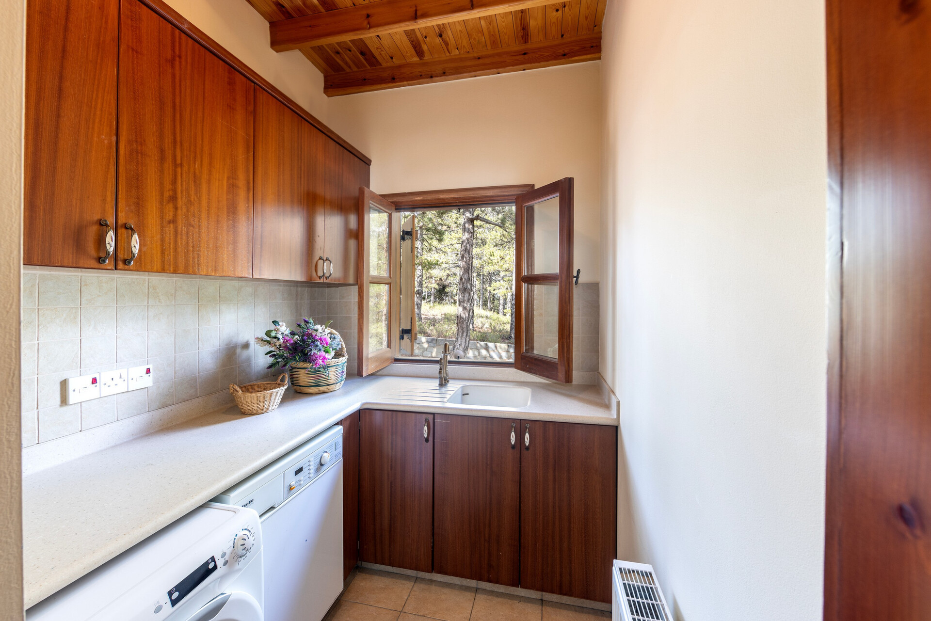 The Enchanting 4 Bedroom Villa in Pedoulas, 1005