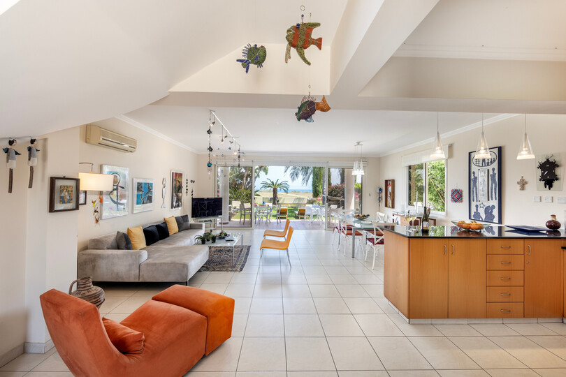 Cozy Villa with 3 Bedrooms in Larnaka 1000