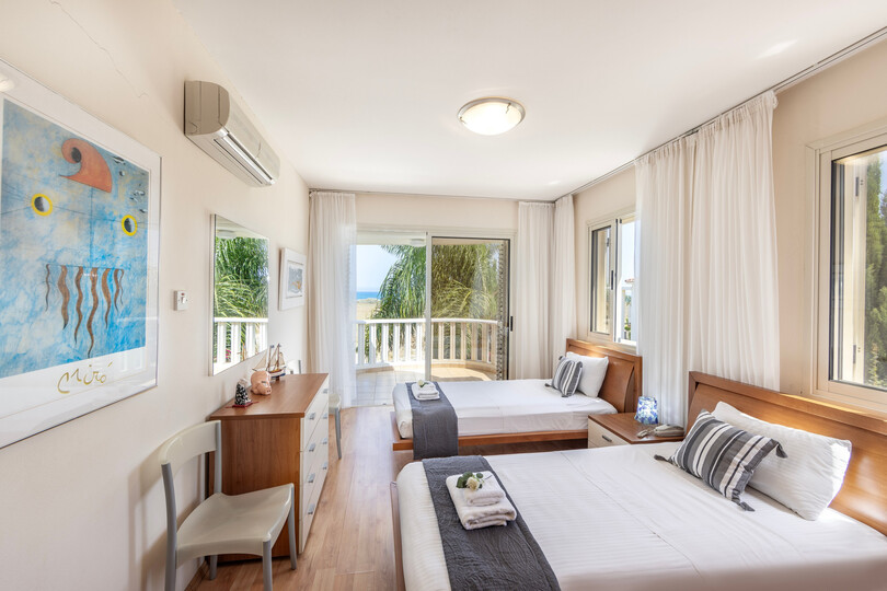 Cozy Villa with 3 Bedrooms in Larnaka 1000