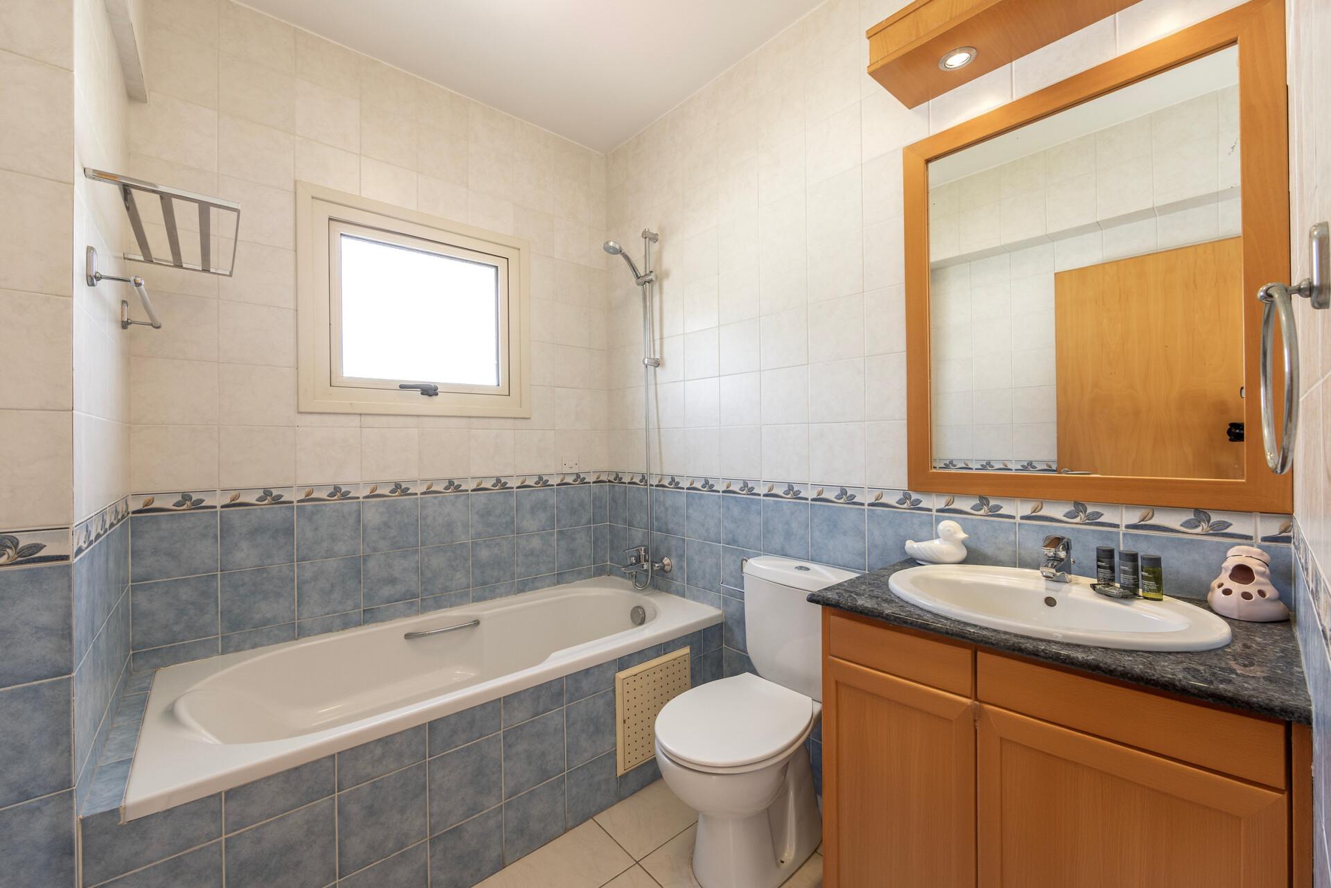 Cozy Villa with 3 Bedrooms in Larnaka 1000