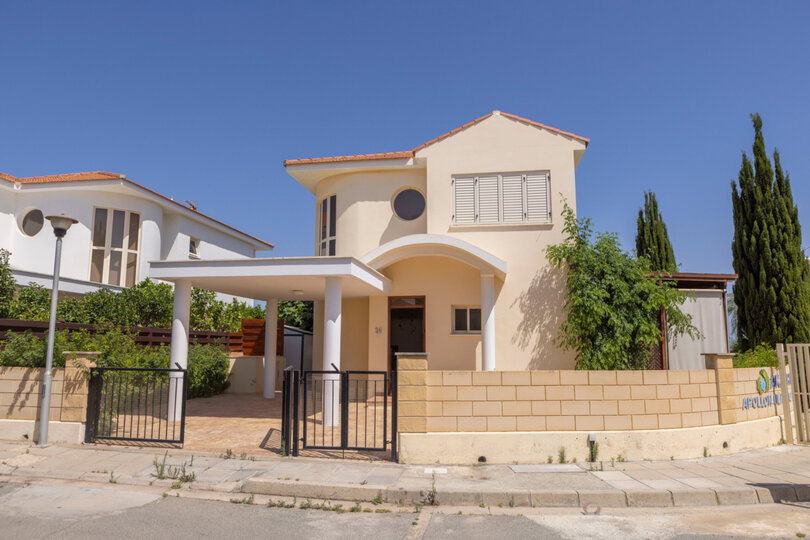 Cozy Villa with 3 Bedrooms in Larnaka 1000