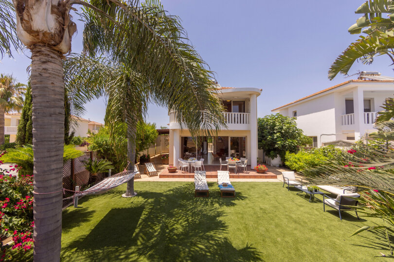 Cozy Villa with 3 Bedrooms in Larnaka 1000