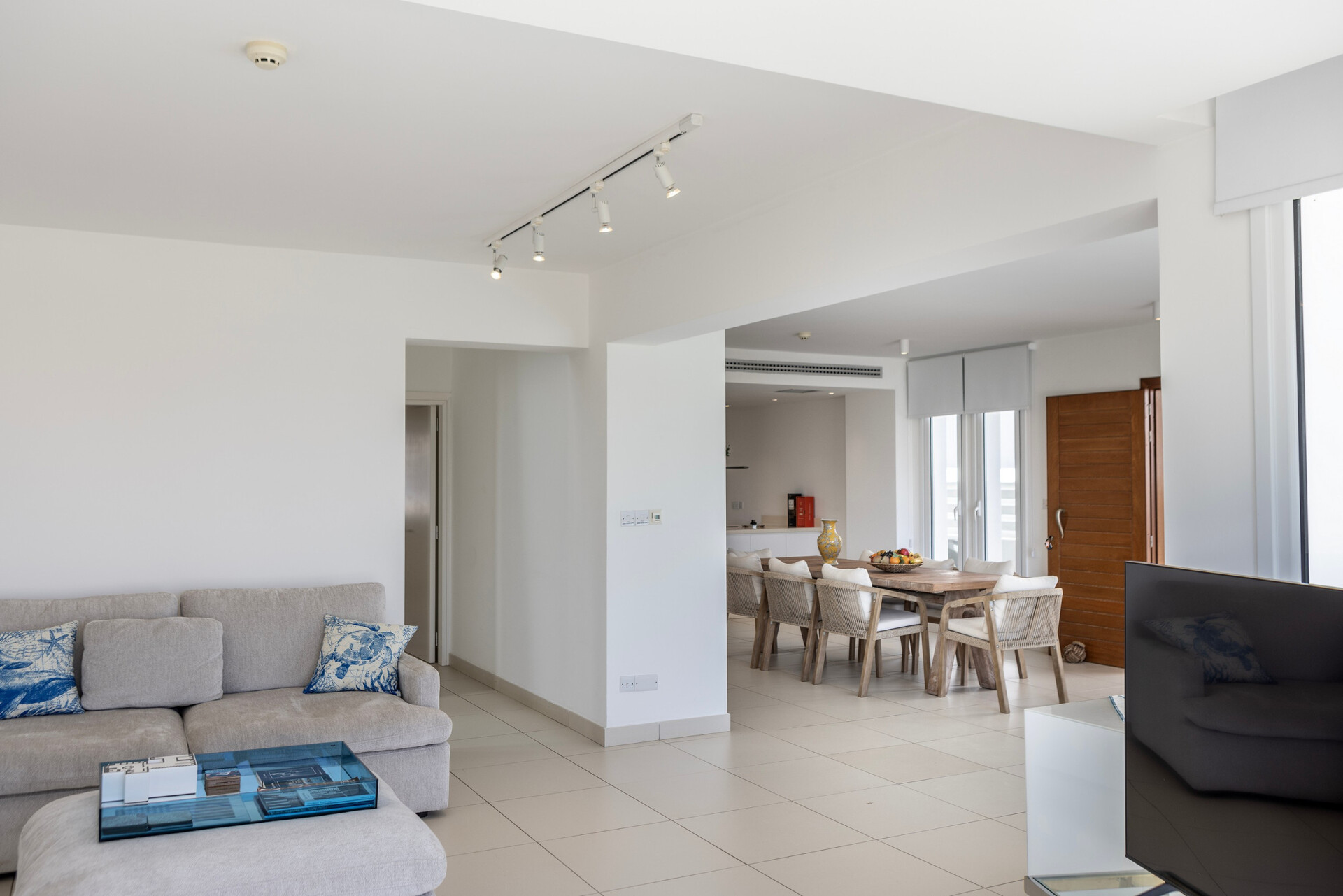 Serene Villa with 5 Bedrooms in Pernera 1543