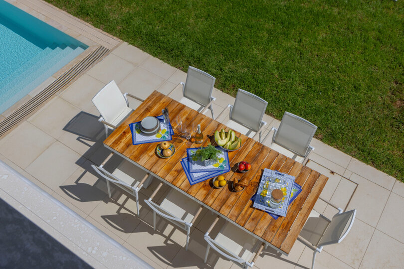 Serene Villa with 5 Bedrooms in Pernera 1543