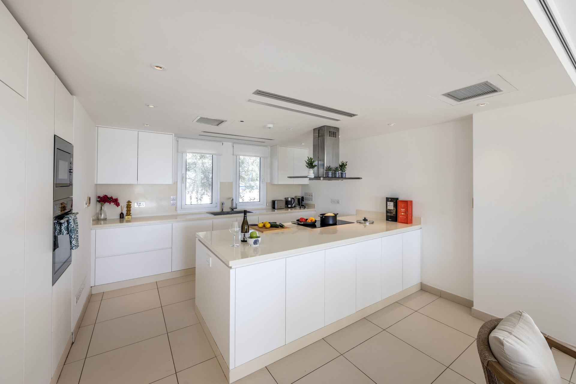 Serene Villa with 5 Bedrooms in Pernera 1543