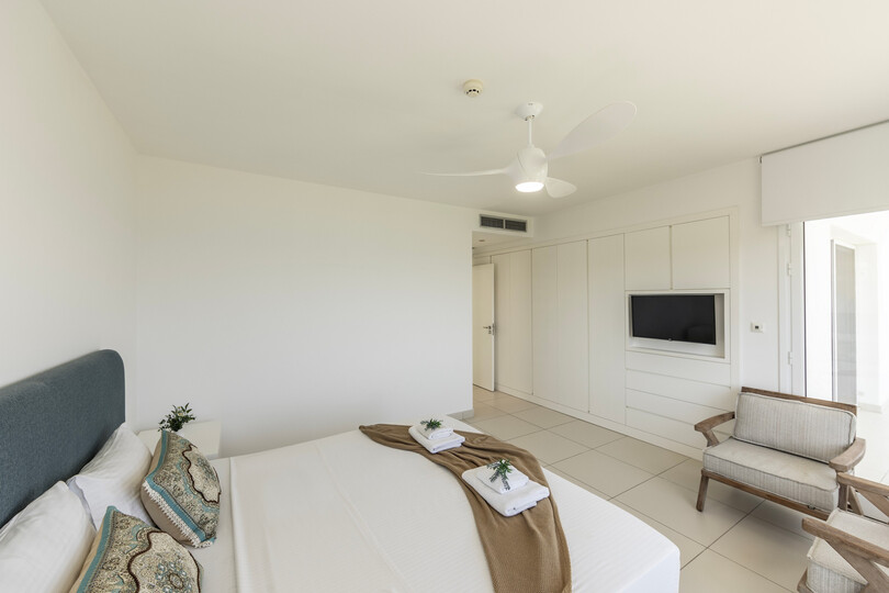 Serene Villa with 5 Bedrooms in Pernera 1543