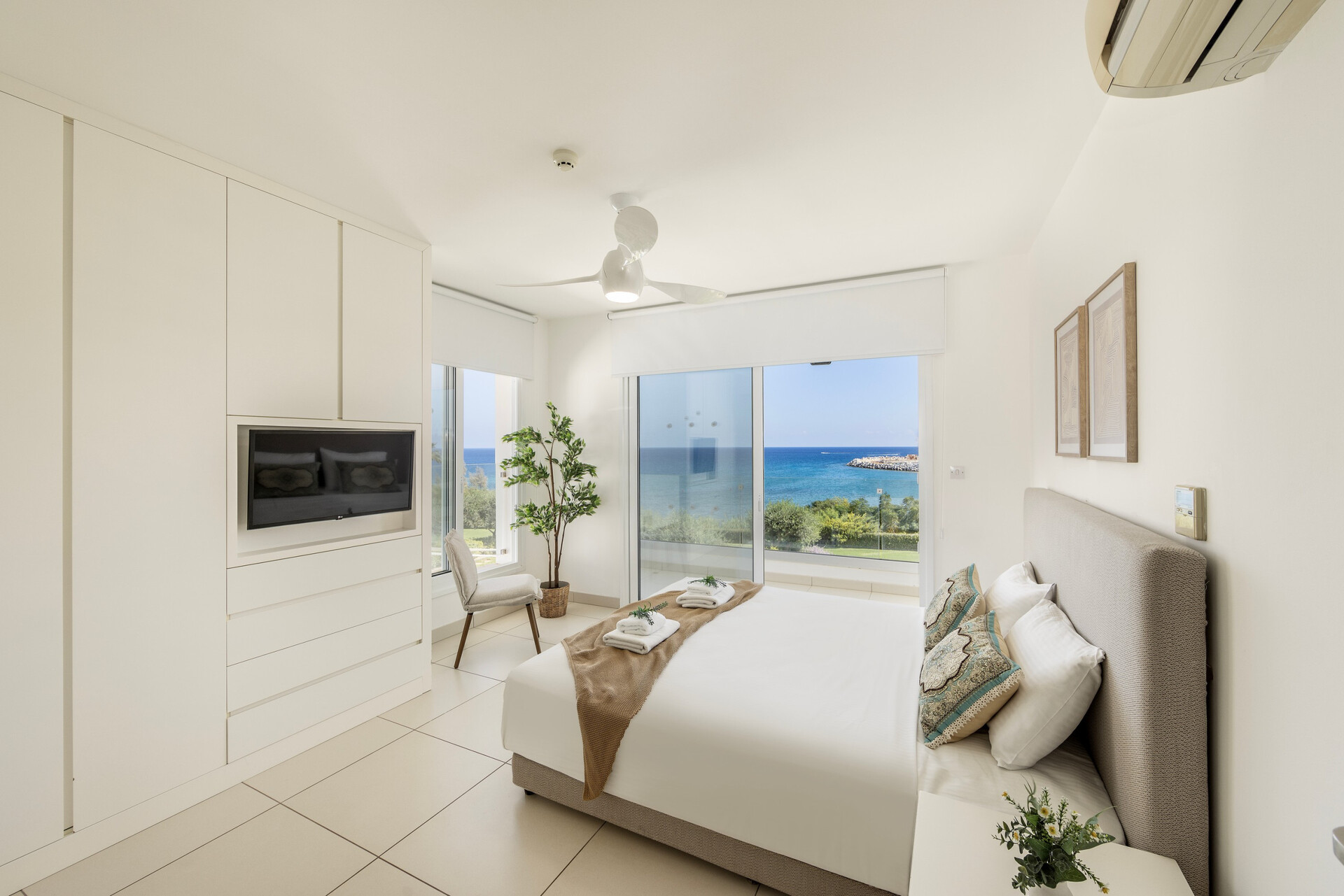 Serene Villa with 5 Bedrooms in Pernera 1543