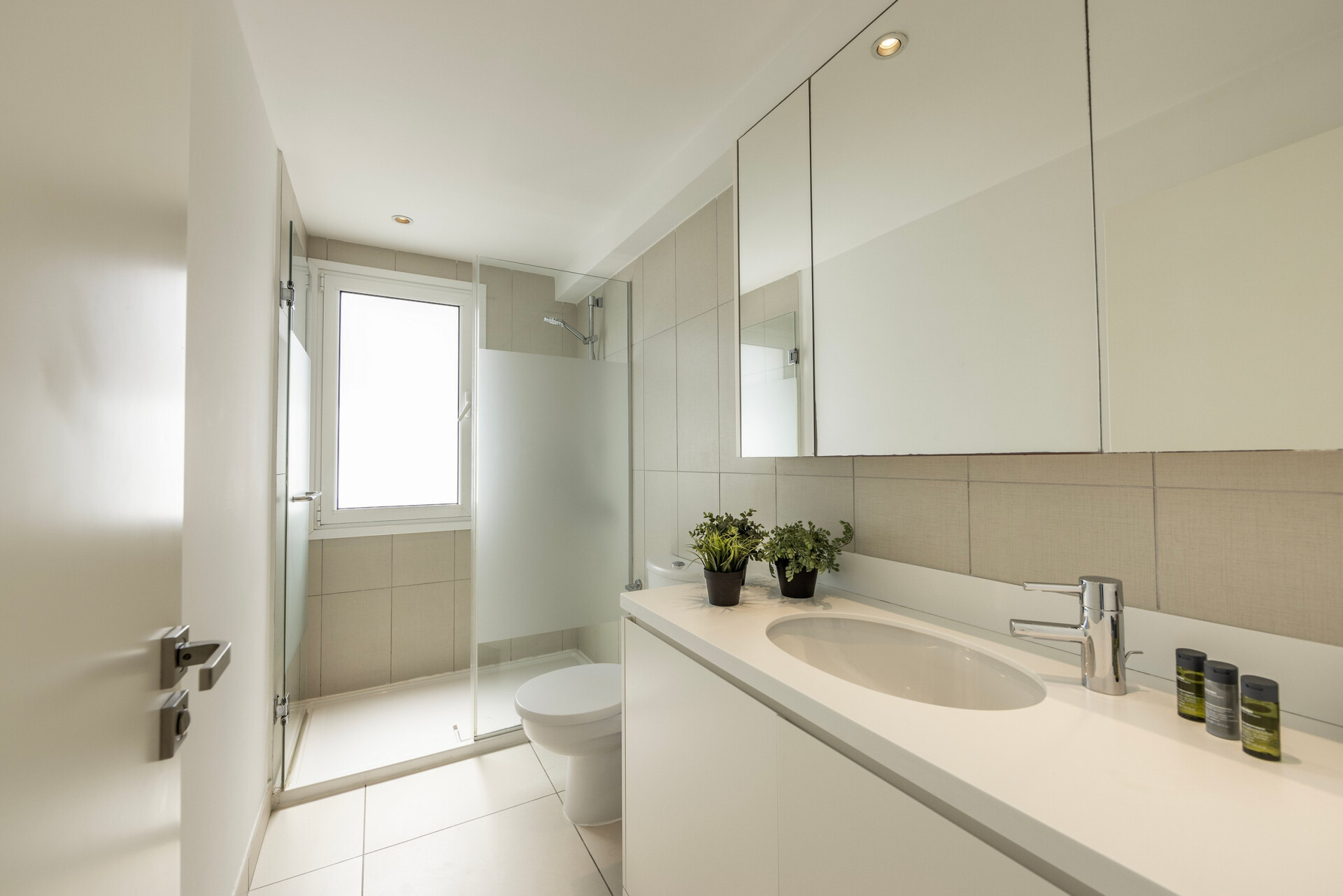 Serene Villa with 5 Bedrooms in Pernera 1543