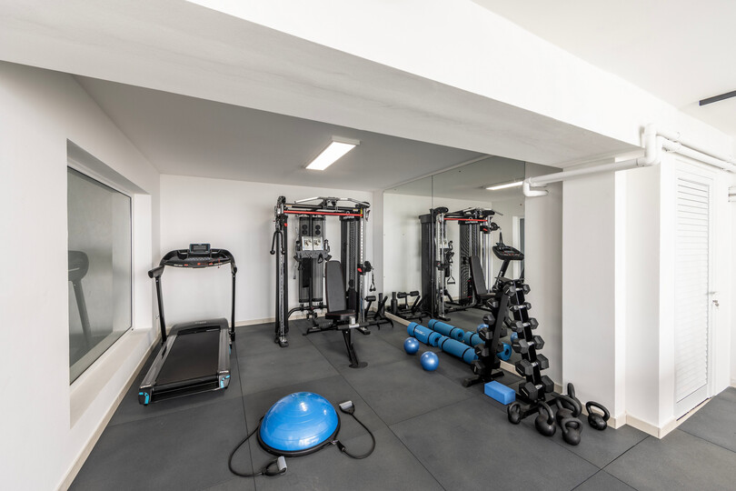 Serene Villa with 5 Bedrooms in Pernera 1543