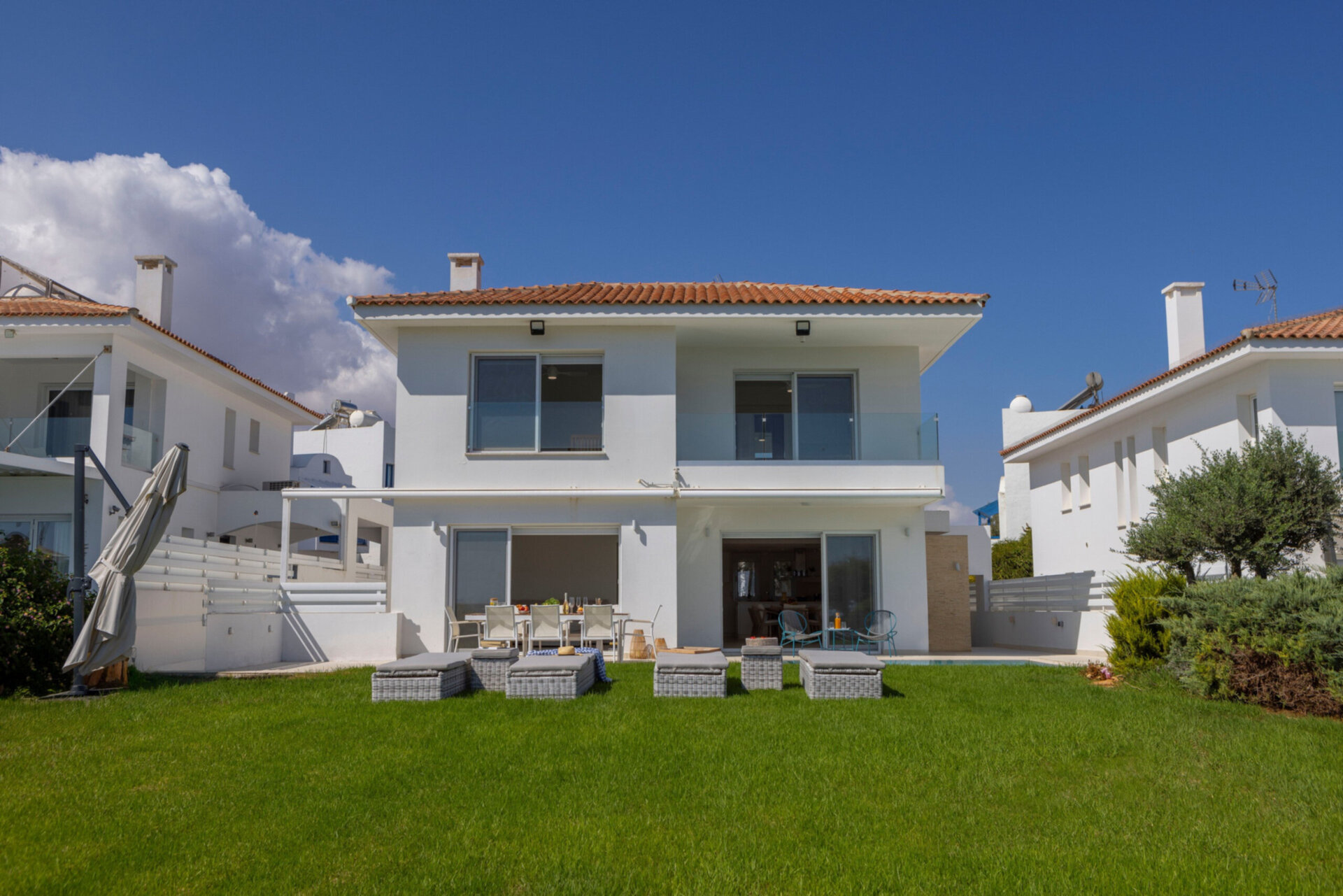 Serene Villa with 5 Bedrooms in Pernera 1543