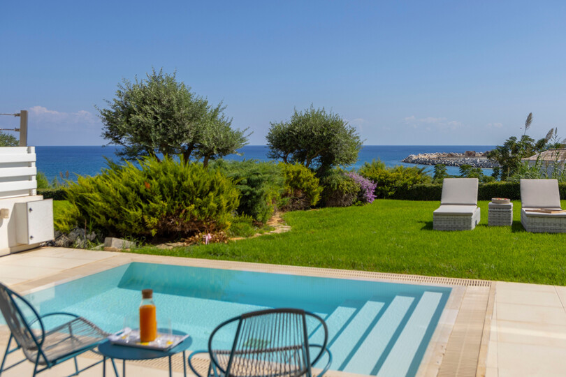 Serene Villa with 5 Bedrooms in Pernera 1543