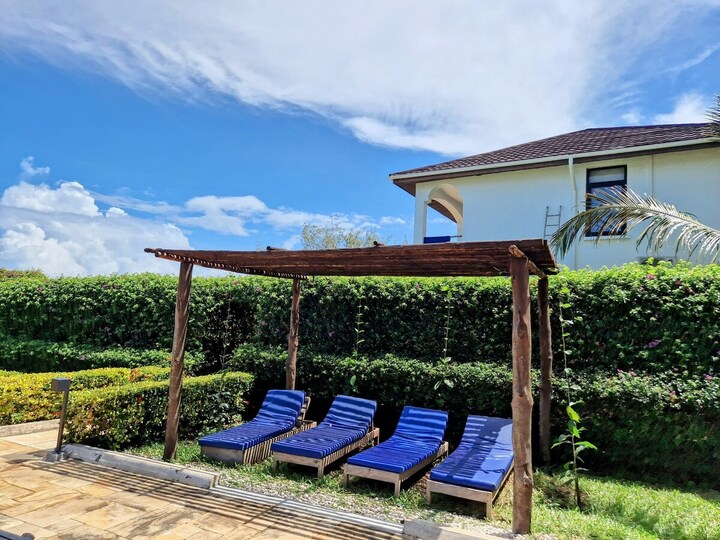 Luxury Beachfront Bliss Awaits in Zanzibar Paradise, 1002