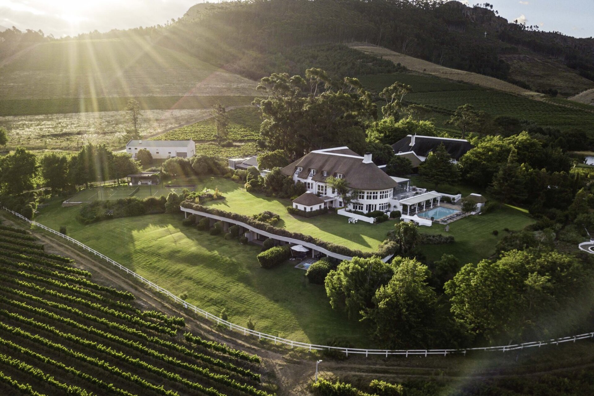 Elegant Shiraz Room with Vineyard & Mountain Views 1037