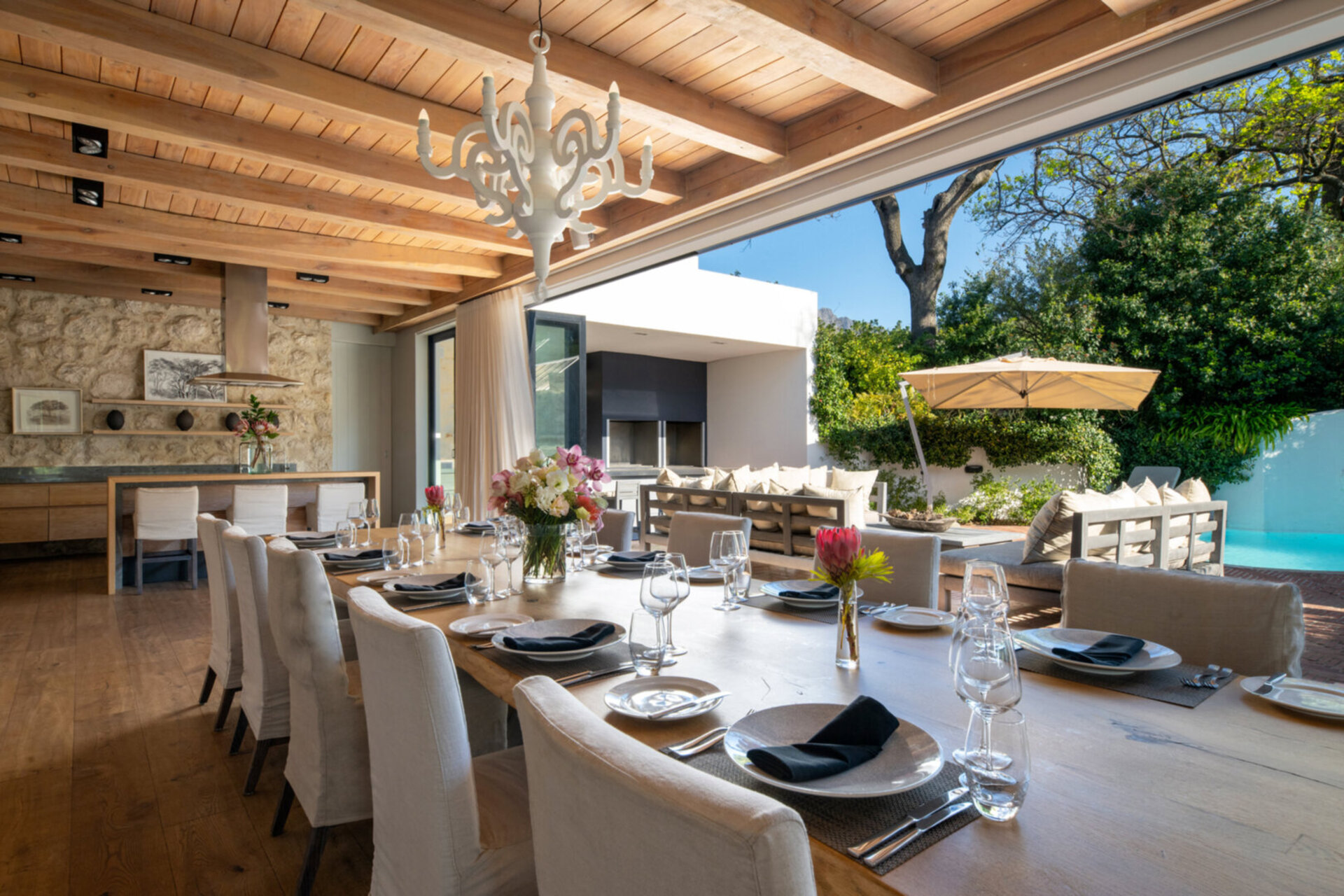 Elegant Shiraz Room with Vineyard & Mountain Views 1037