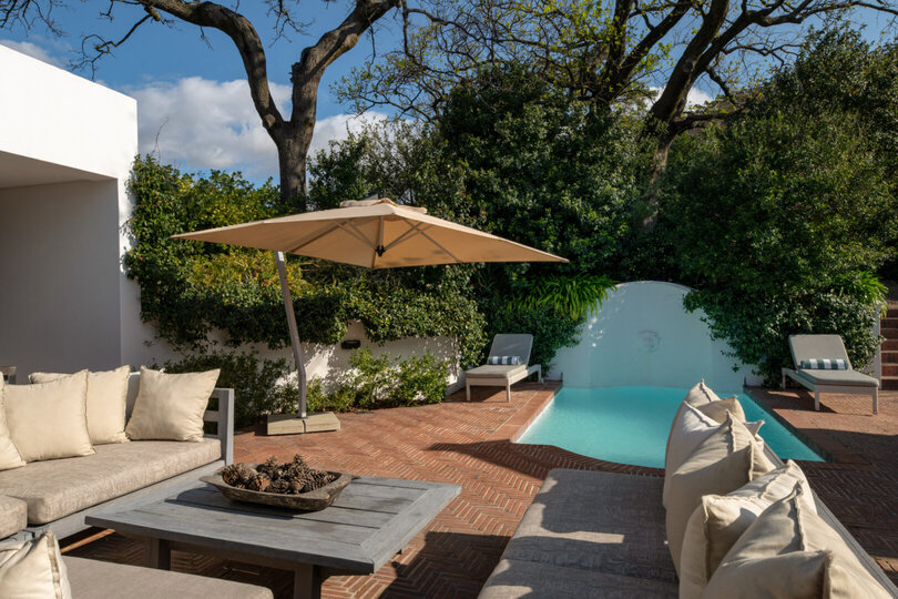Elegant Shiraz Room with Vineyard & Mountain Views 1037