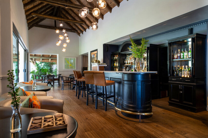 Elegant Shiraz Room with Vineyard & Mountain Views 1037