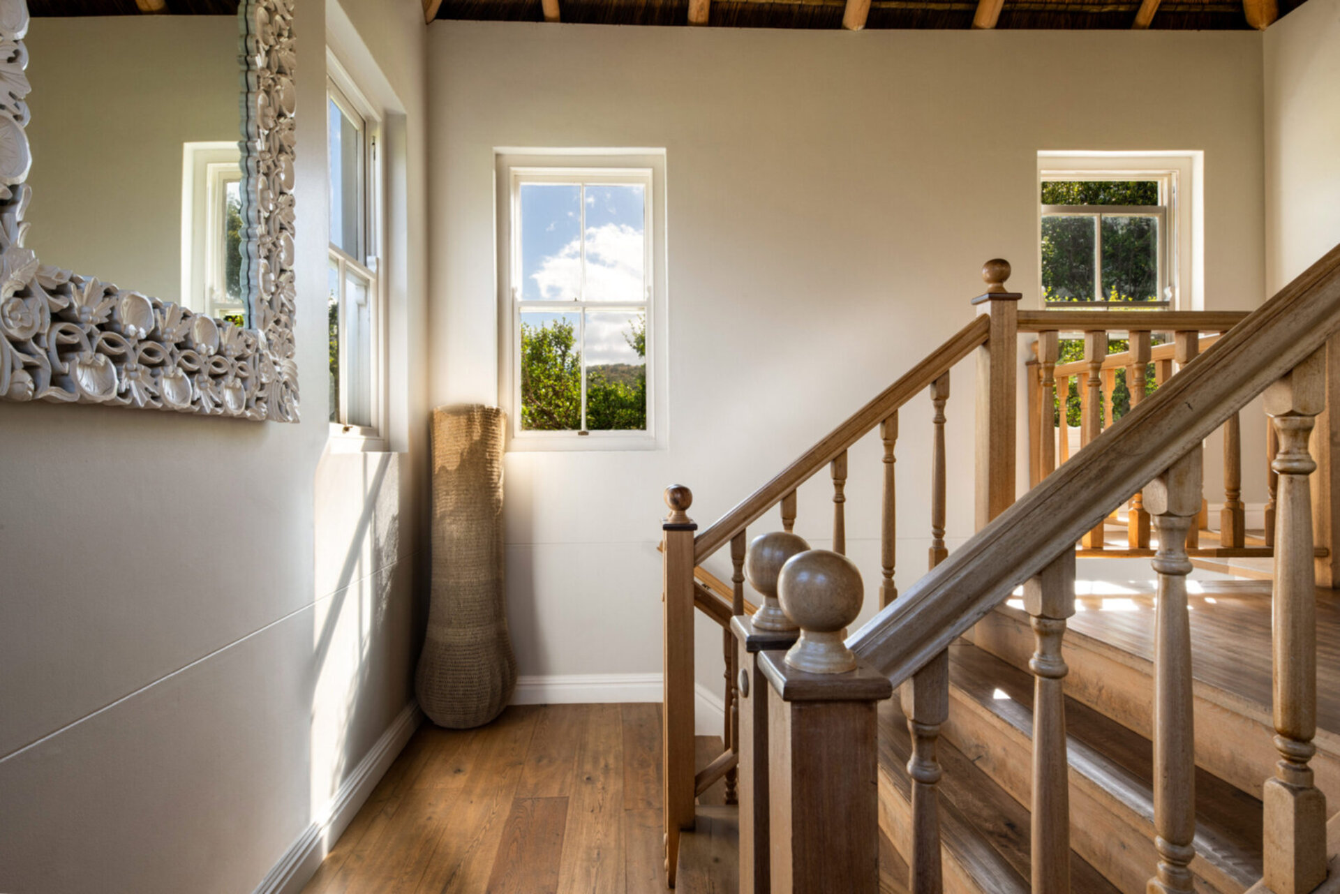 Elegant Shiraz Room with Vineyard & Mountain Views 1037