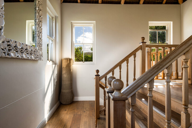 Elegant Shiraz Room with Vineyard & Mountain Views 1037
