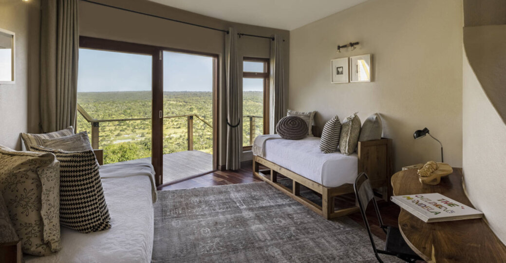 Luxurious Family Suite with Private Pool & Views 1052