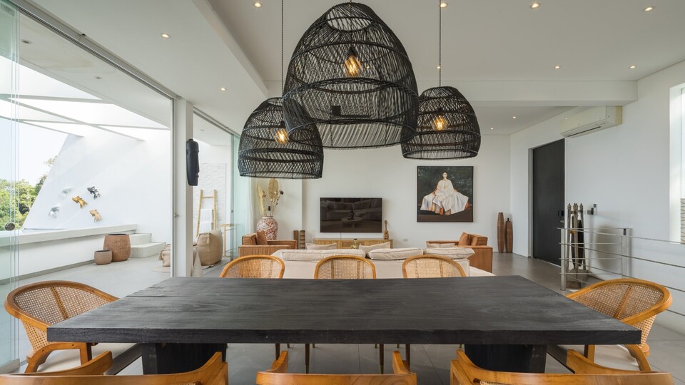 Golden Lotus - The Harmony Villa - Living and dining area