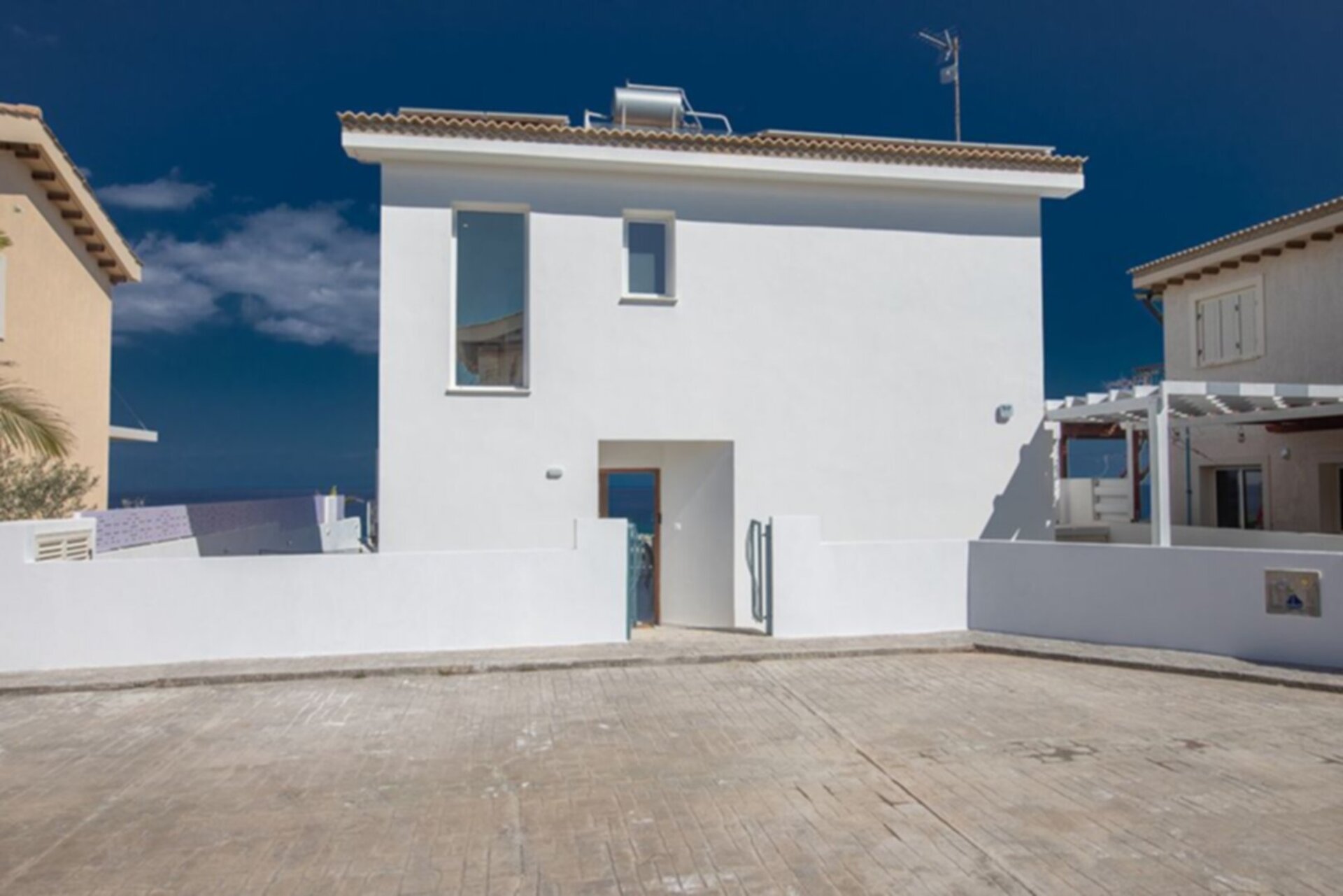 Contemporary Villa with Jacuzzi and BBQ Area, Protaras Villa 1027
