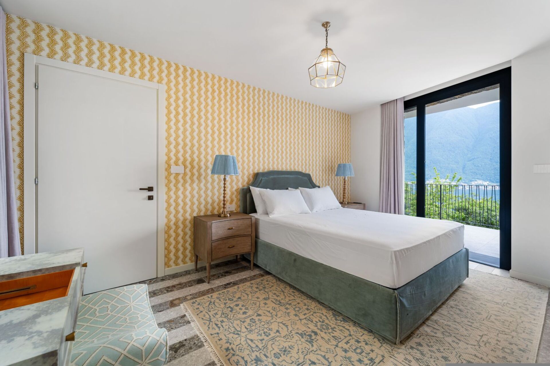 Luxurious 4 Bedroom Villa with Stunning Views in Lombardy