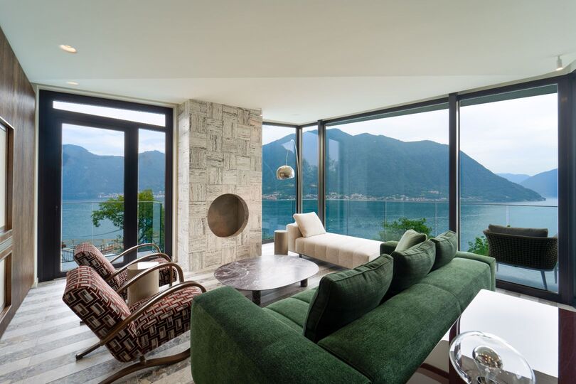 Luxurious 4 Bedroom Villa with Stunning Views in Lombardy