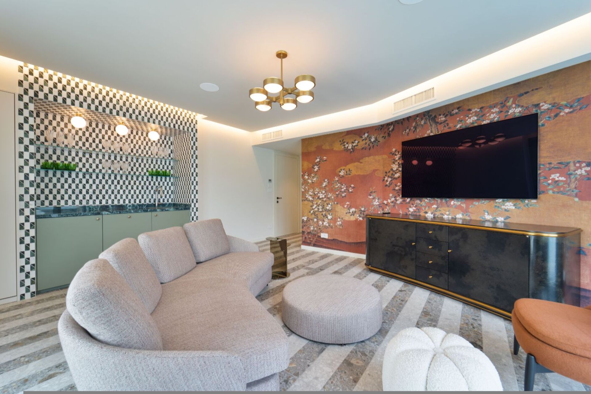Luxurious 4 Bedroom Villa with Stunning Views in Lombardy