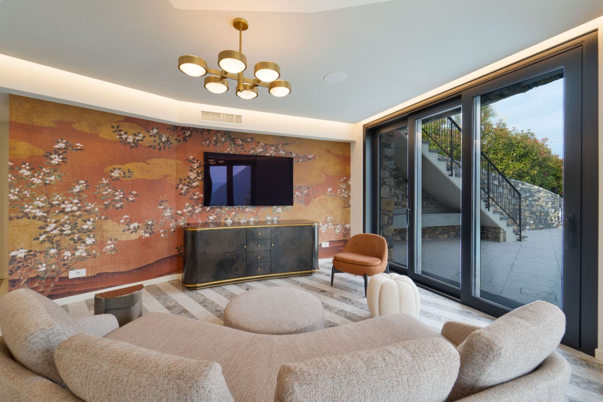 Luxurious 4 Bedroom Villa with Stunning Views in Lombardy