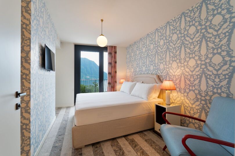 Luxurious 4 Bedroom Villa with Stunning Views in Lombardy