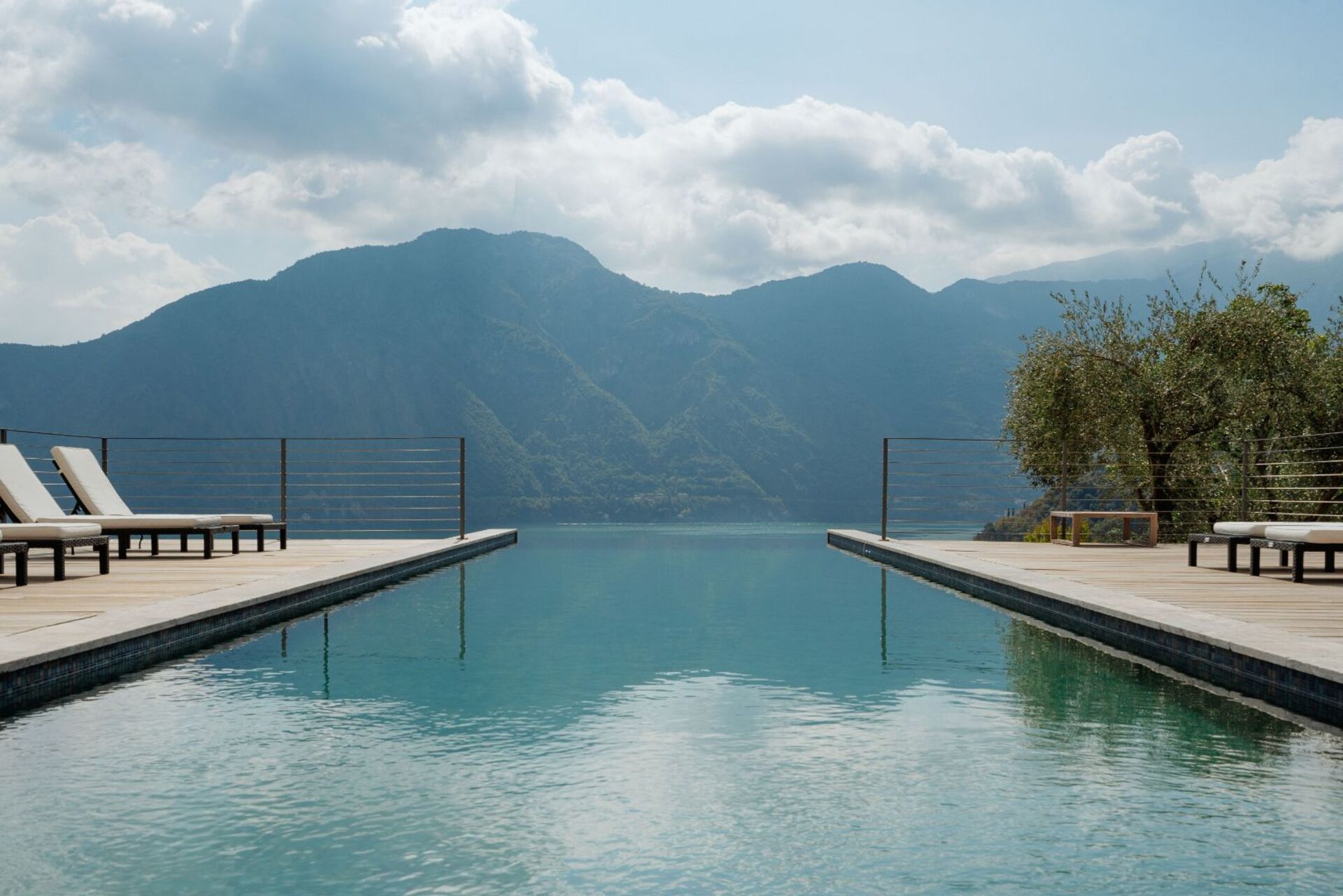 Luxurious Sanctuary Overlooking Lake Como