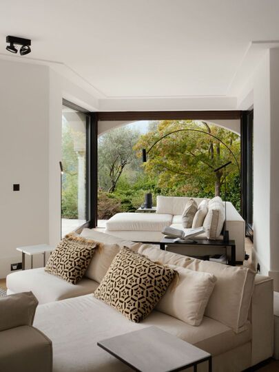 Luxurious Sanctuary Overlooking Lake Como