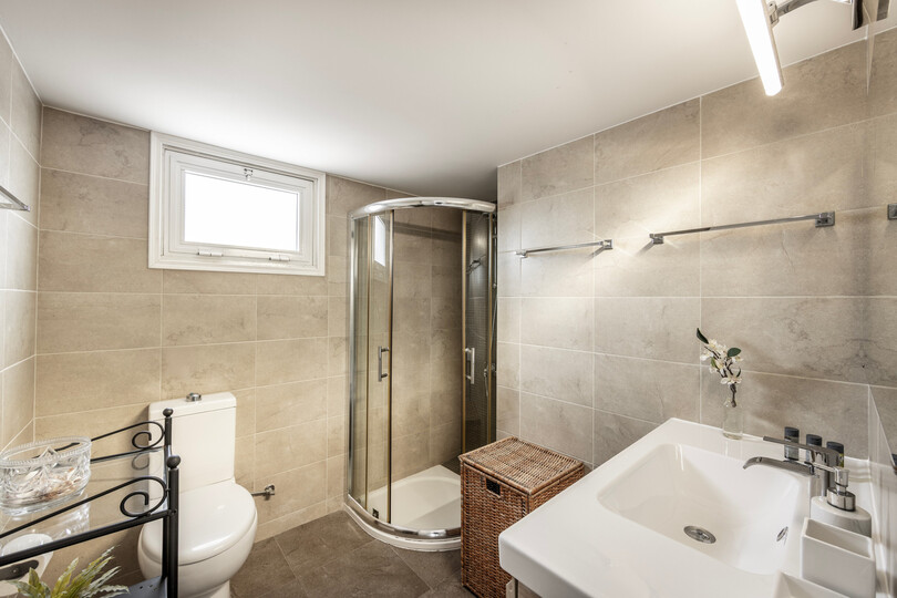 5 Star Marina Seaside Villa – Contemporary Coastal Comfort