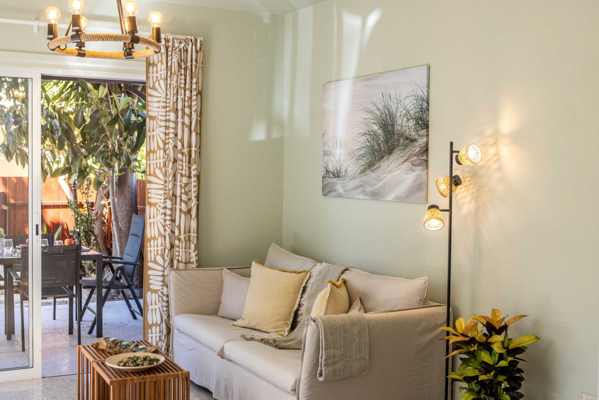 5 Star Oneiro Seaside Villa – Peaceful Coastal Living in Pervolia