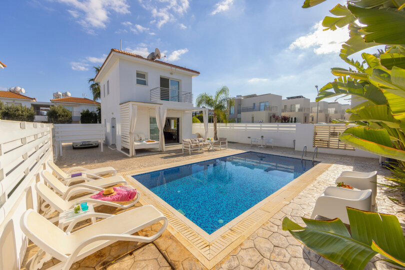 5 Star Alina Villa – Stylish Coastal Escape in Protaras