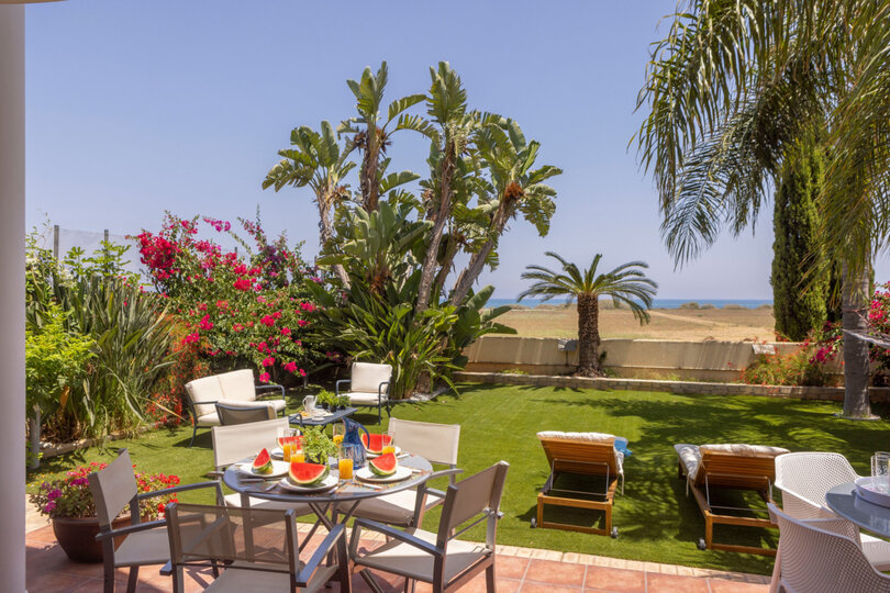 5 Star Villa Larnaca Chelidonia - Luxury Seafront Escape
