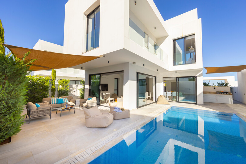 5 Star Villa Periyiali Seaside Haven - Cliffside Coastal Retreat