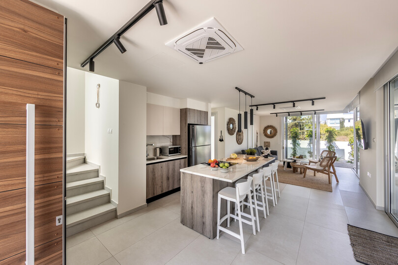 5 Star Villa Leomi Seaside - Coastal View Retreat.