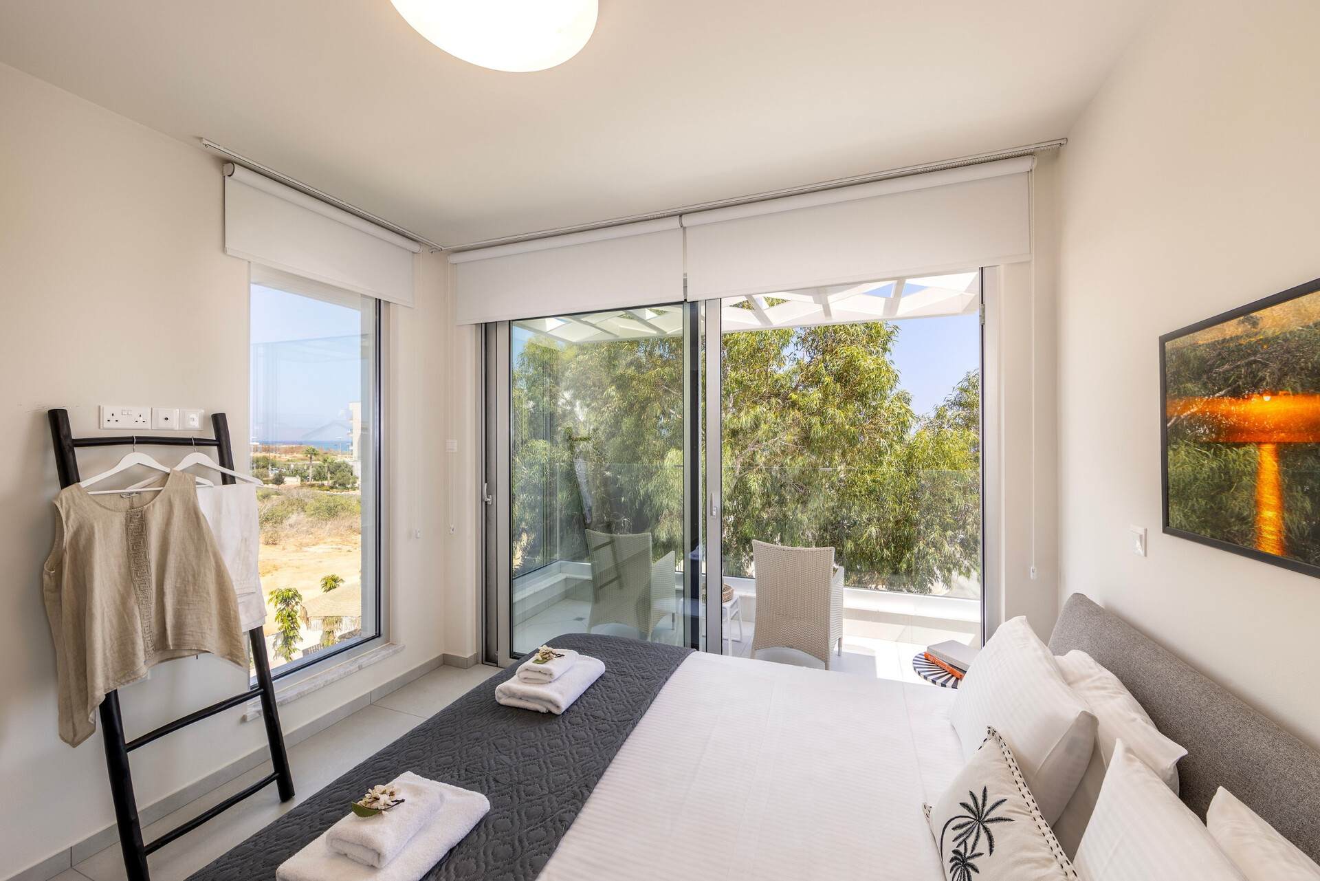 5 Star Villa Leomi Seaside - Coastal View Retreat.