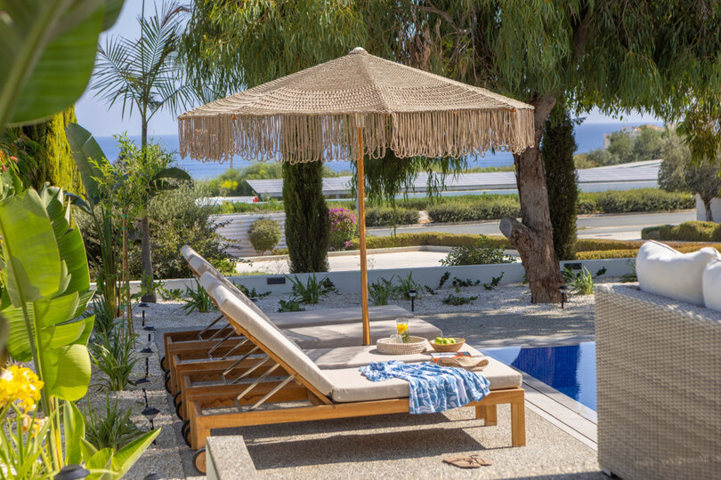 5 Star Villa Leomi Seaside - Coastal View Retreat.