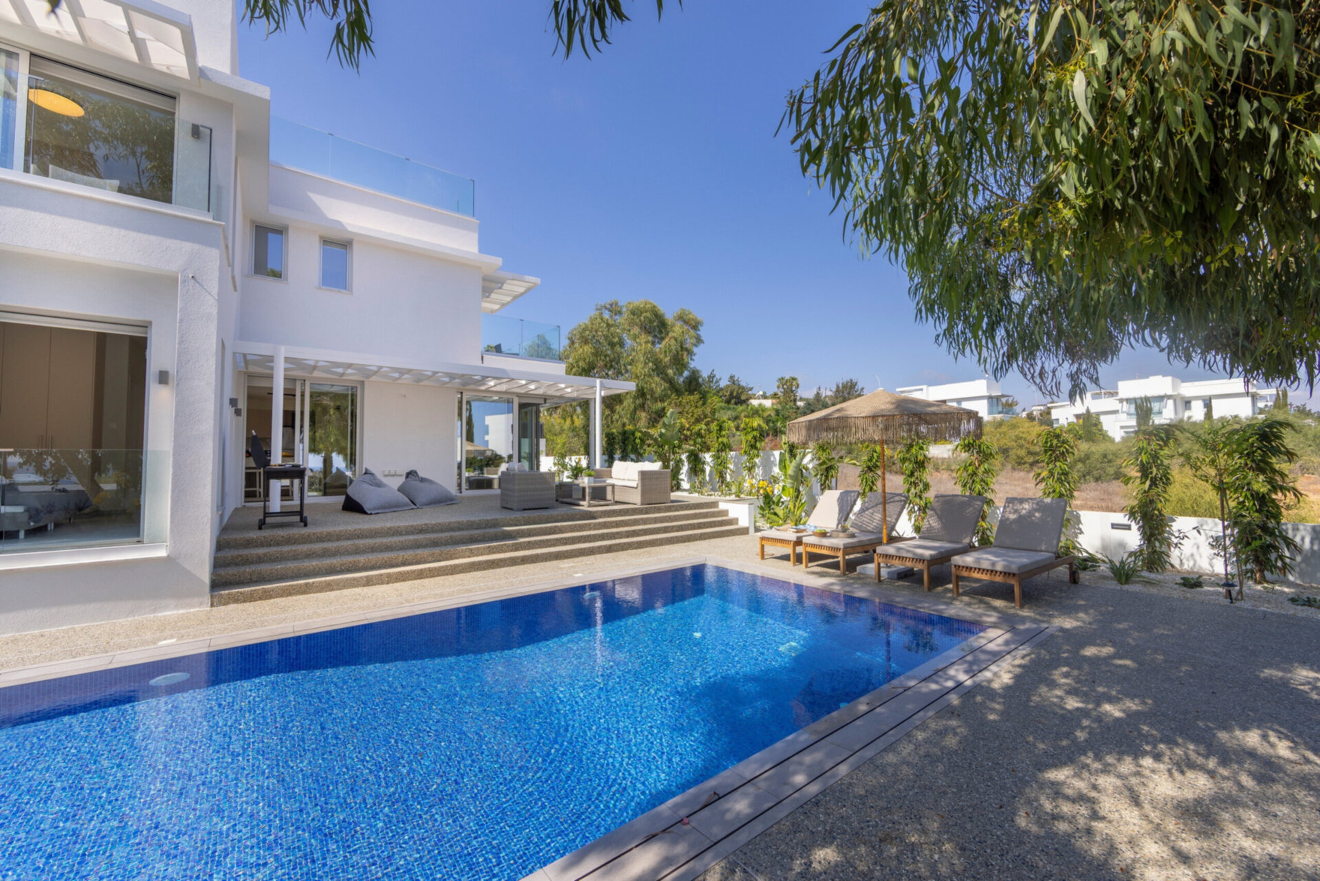 5 Star Villa Leomi Seaside - Coastal View Retreat.