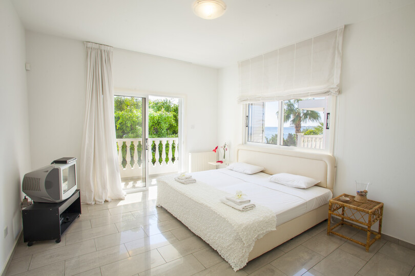5 Star Villa Sunset Beachfront - Coastal Luxury Retreat