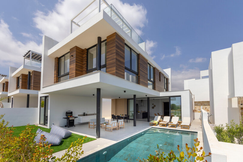 5 Star Villa Aqua Pearl - Contemporary Coastal Escape