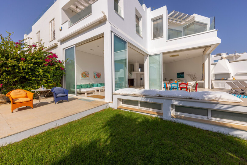 5 Star Villa AleMar Seafront - Designer Coastal Elegance
