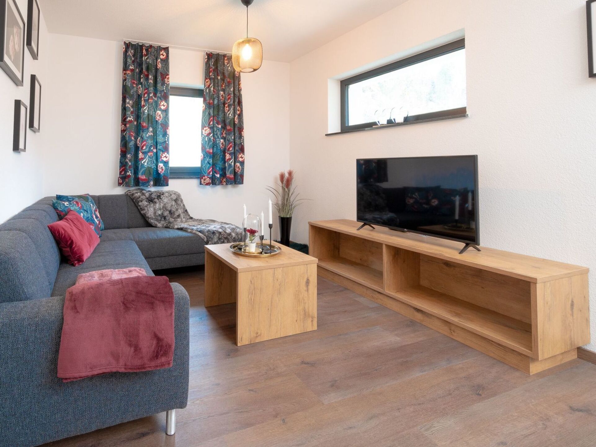 Luxurious 2-Bed Apartment in Landeck, Sleeps 3, 1285