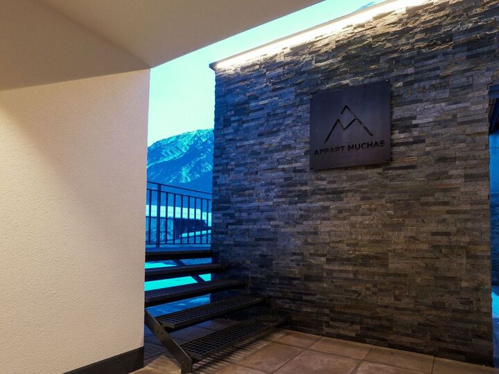 Luxurious 2-Bed Apartment in Landeck, Sleeps 3, 1285
