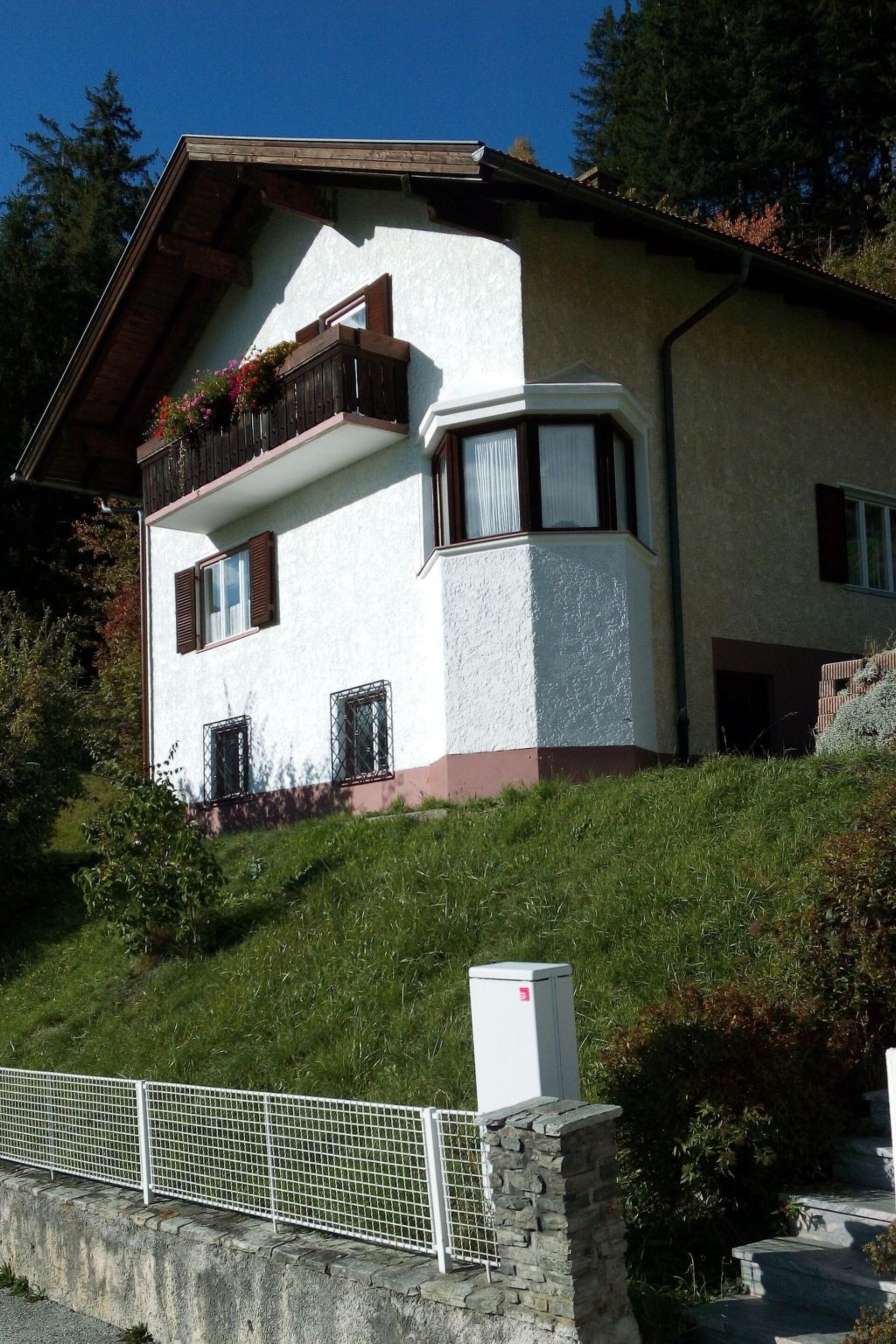 Beautiful 2-Bed Apartment in Innsbruck-Land, Sleeps 5, 1289