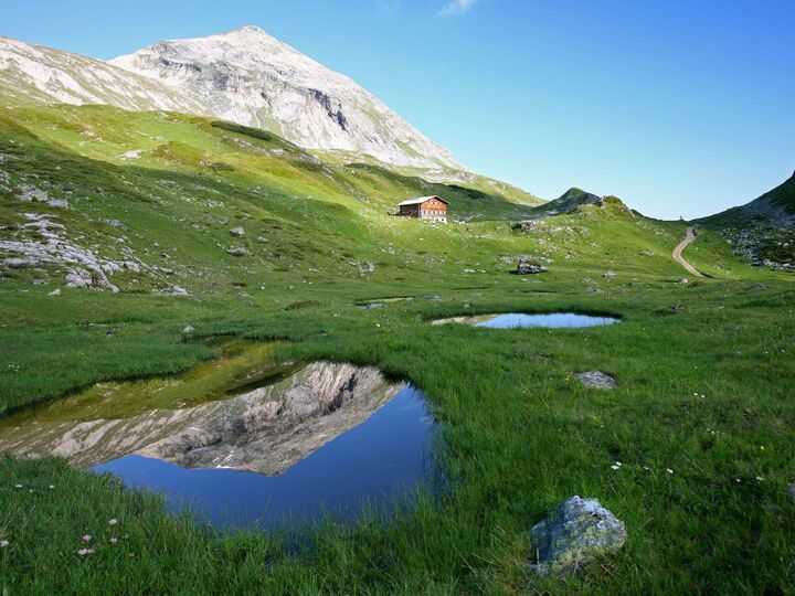 5-Bed House with Mountain View in Liezen, Sleeps 10, 1116
